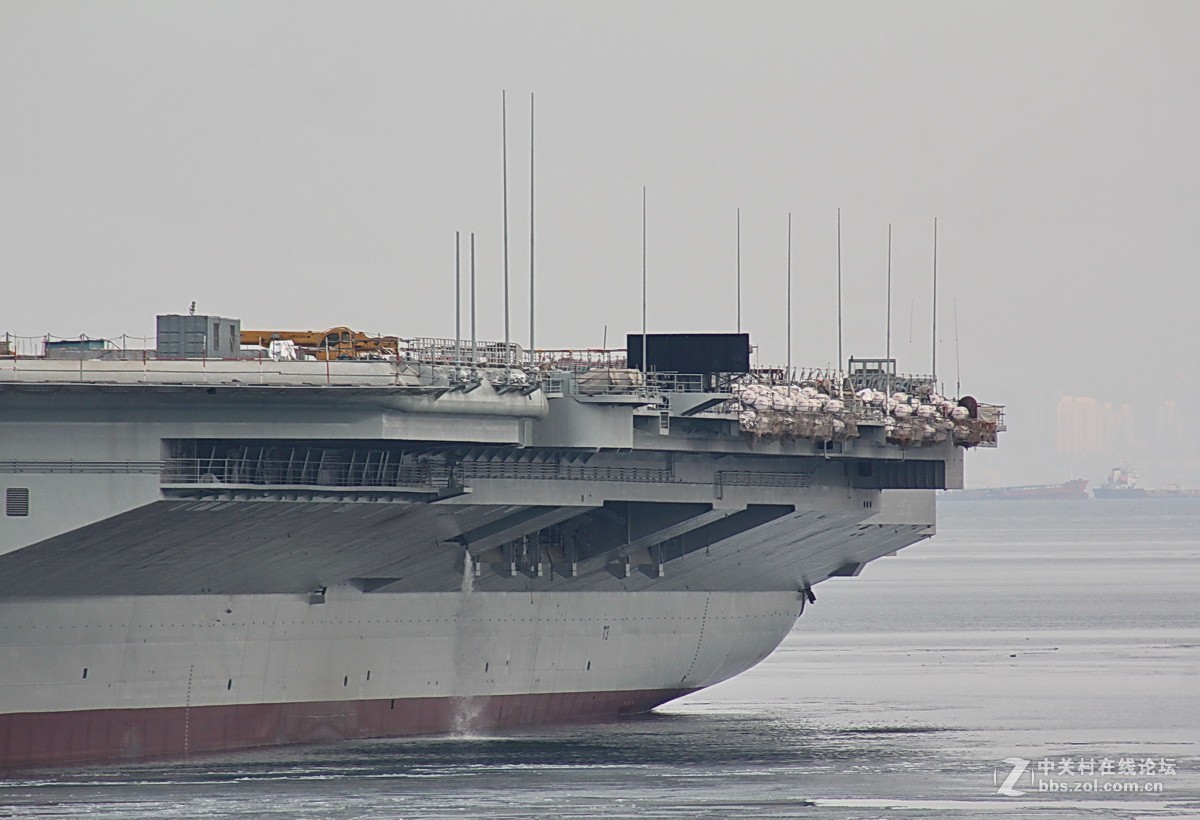神州游拍——回港休整的辽宁号航母