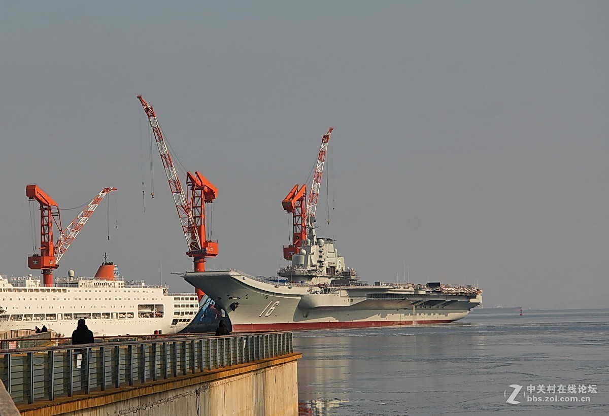 神州游拍——回港休整的辽宁号航母