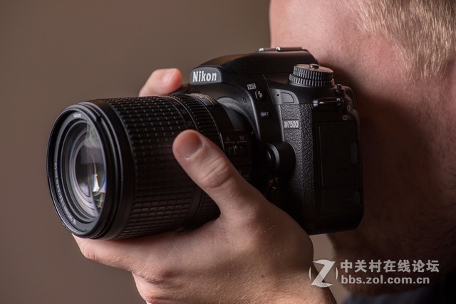 风格硬朗专业风 尼康D7500