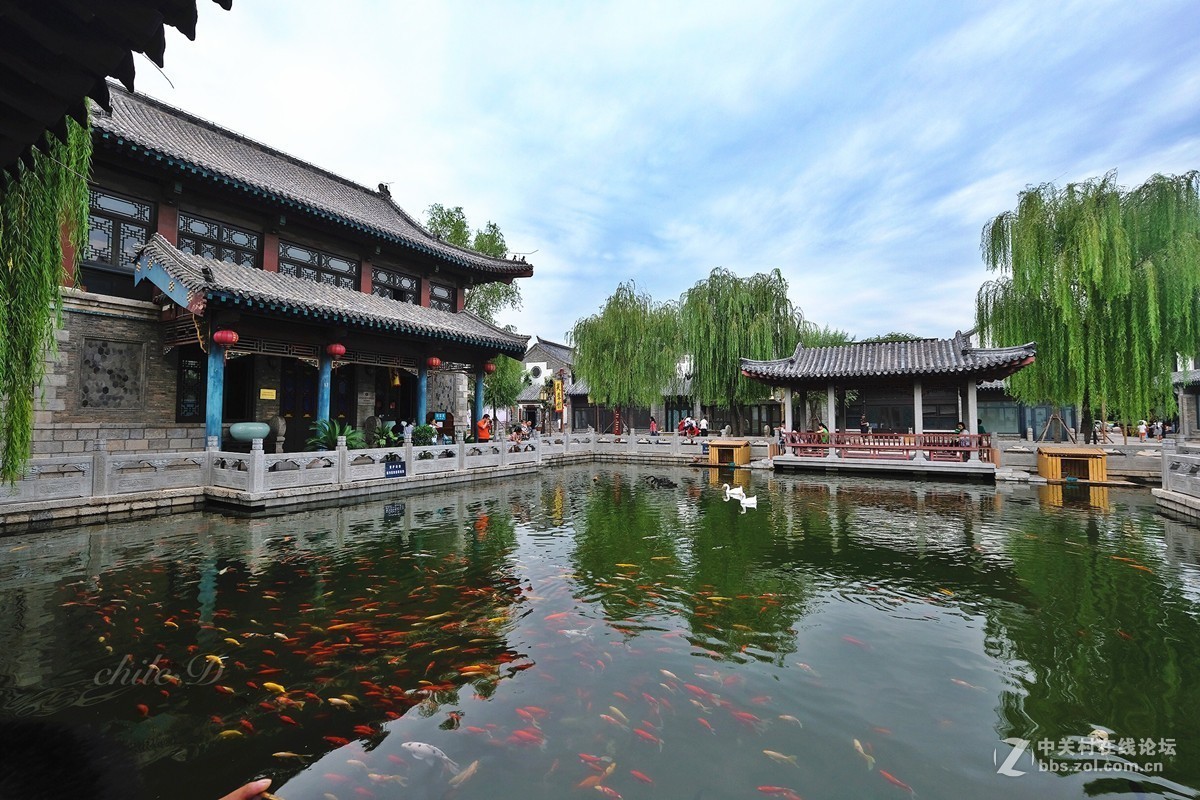 济南《百花洲》。