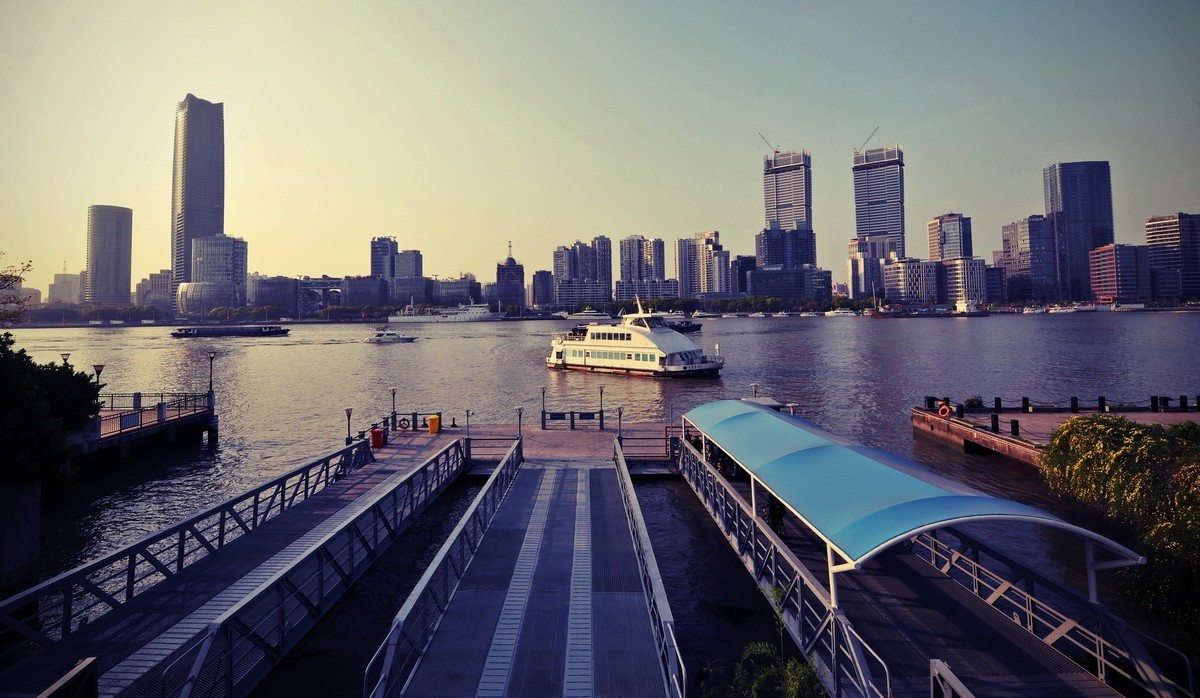 黄浦江上的摆渡船