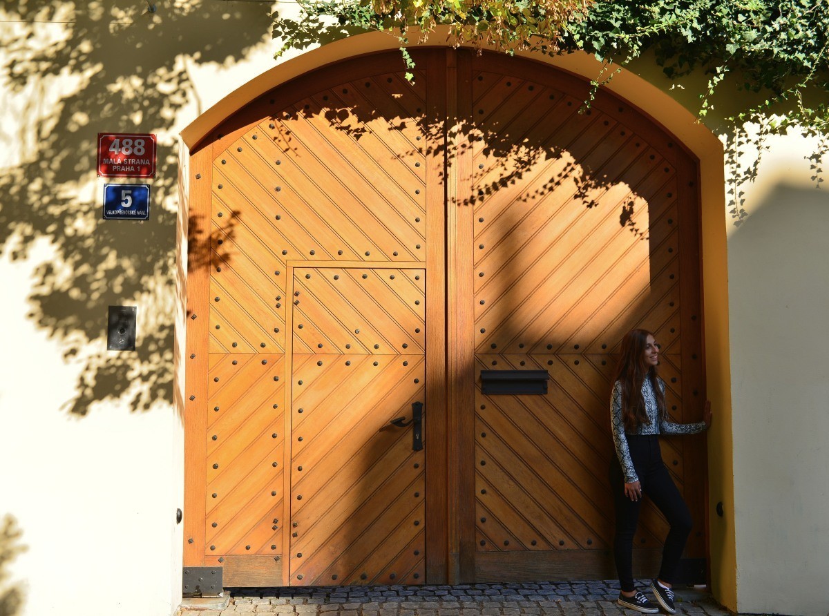 捷克布拉格列侬墙景区