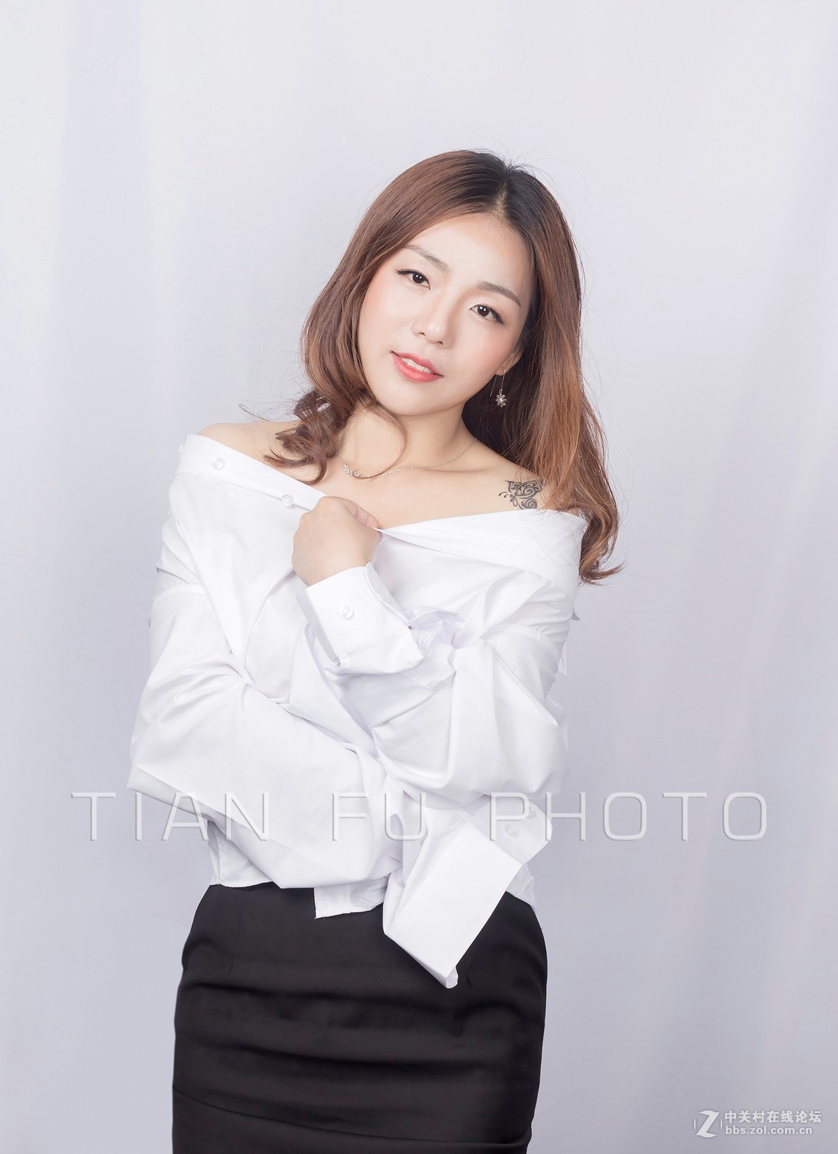 福州肖像照个人形象写真桌前肖像
