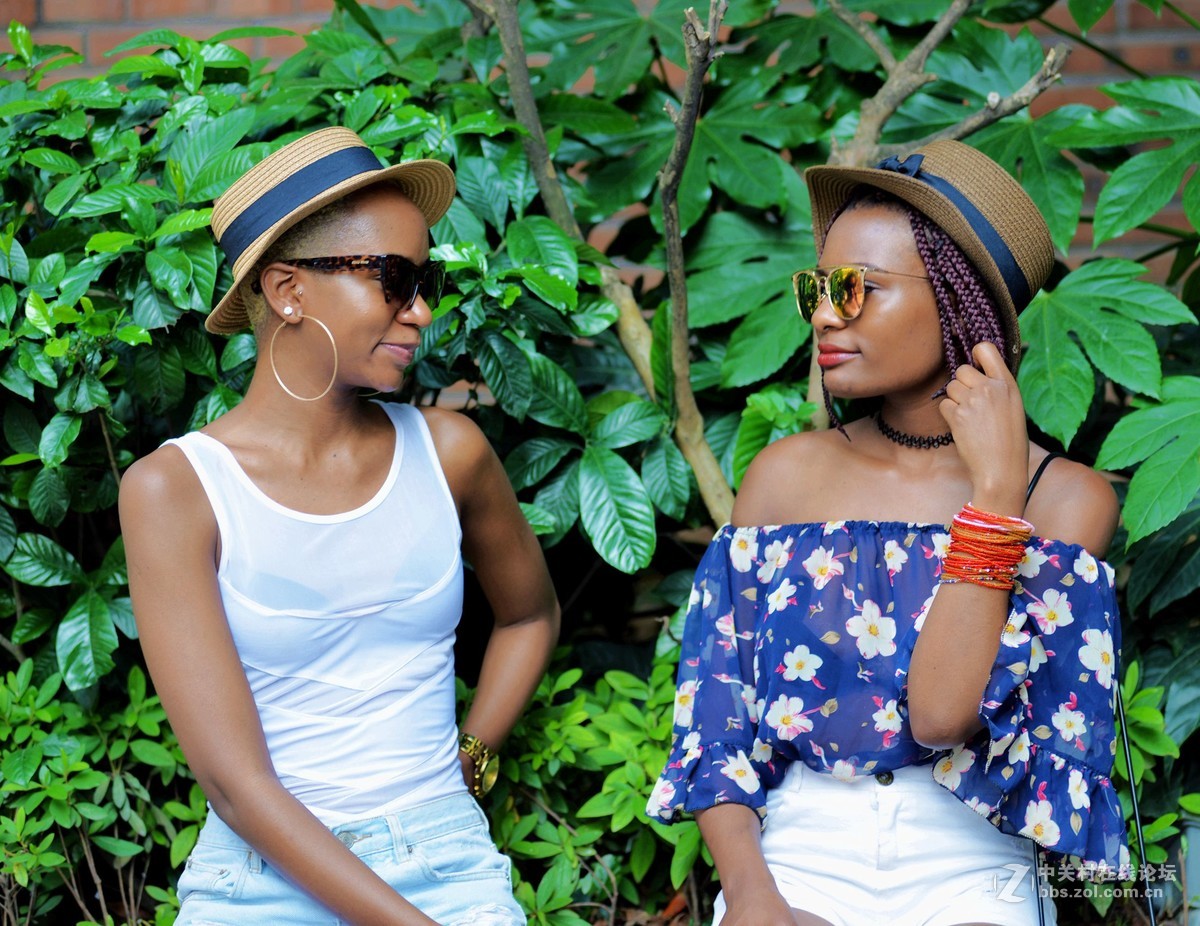 街头拍:漂亮津巴布韦时尚女孩(闺蜜)