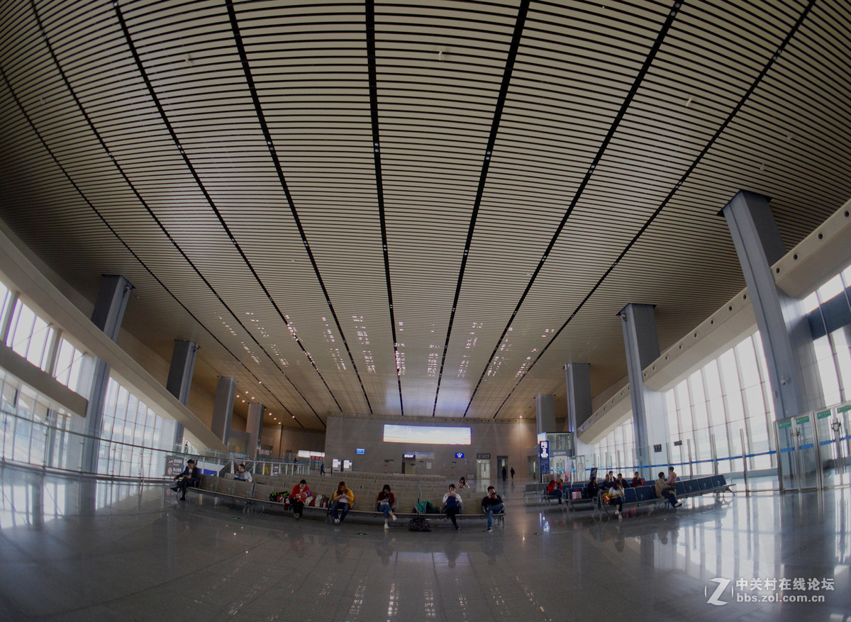 成都南站候车厅
