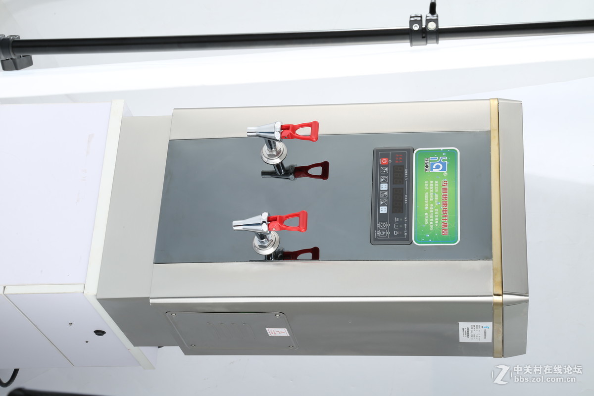 在线急求高手指点，不锈钢拉丝镜面产品的拍摄布光方法！谢谢