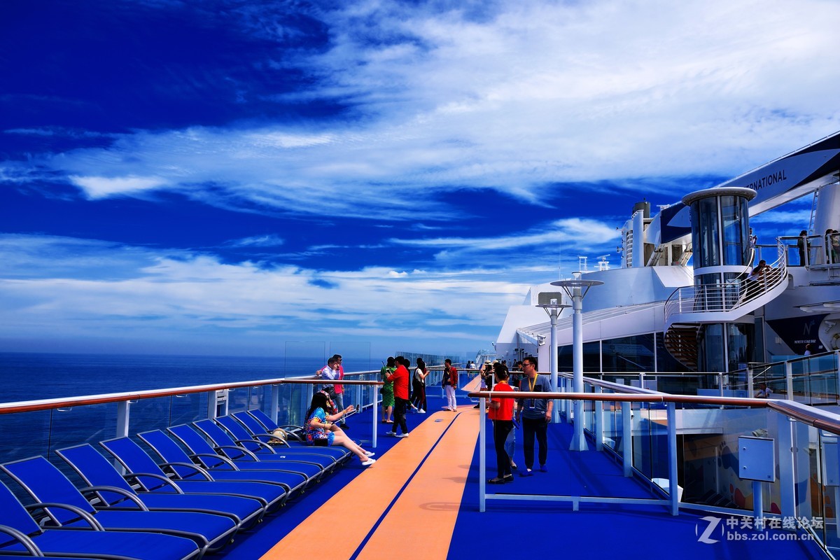 海洋量子号邮轮之甲板上