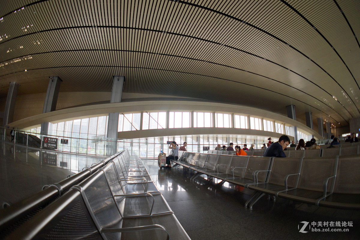 成都南站候车厅