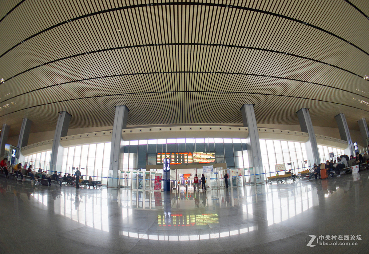 成都南站候车厅
