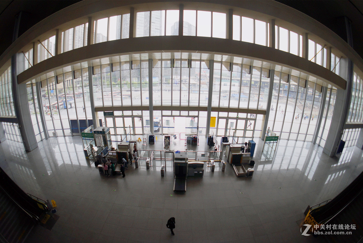 成都南站候车厅