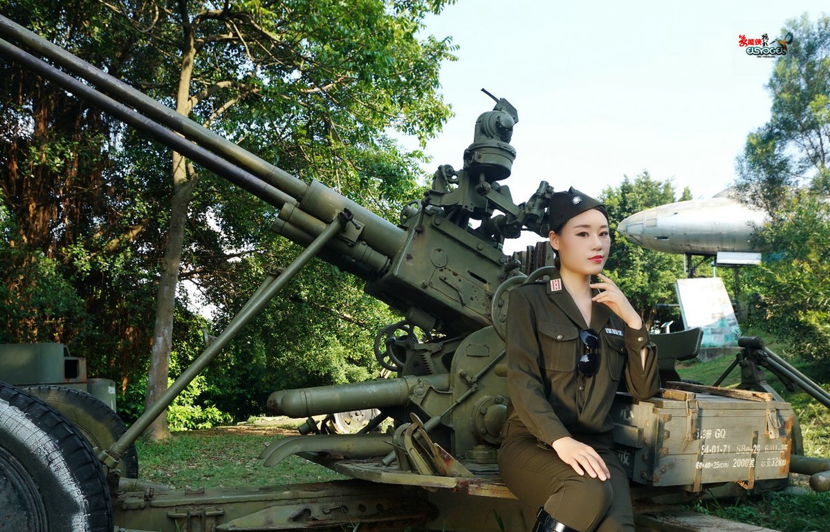 黄埔军校国军女兵丹妮