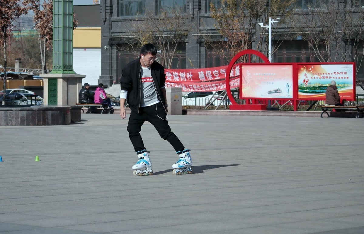 玩技巧的小伙子