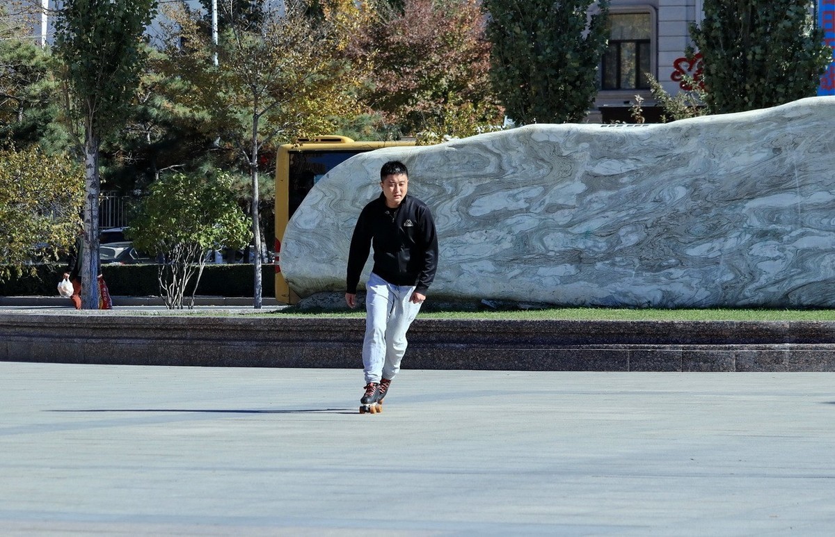 玩技巧的小伙子