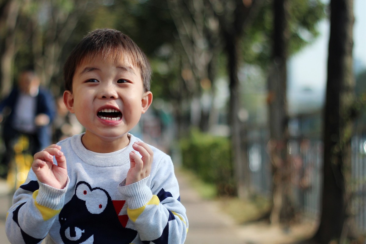 儿子可爱表情抓拍