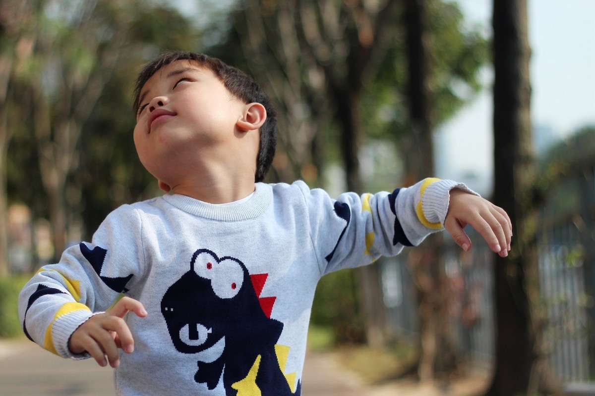 儿子可爱表情抓拍