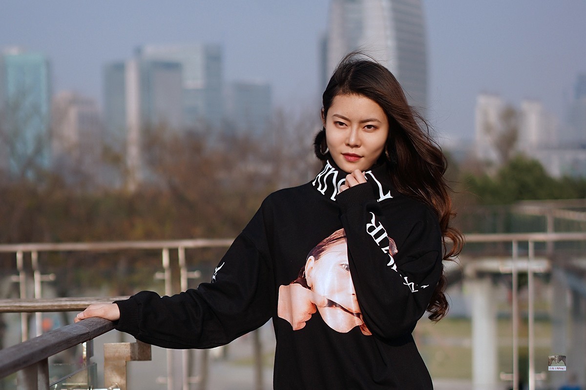 外套的图案很醒目