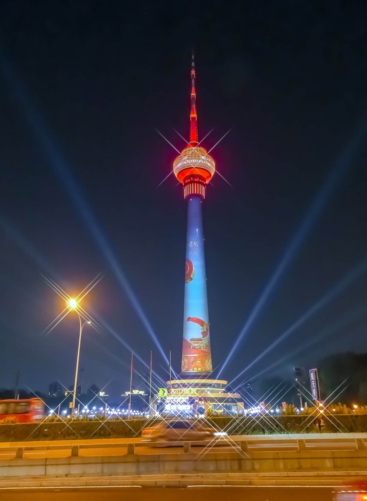 中央电视塔灯光秀2019100211