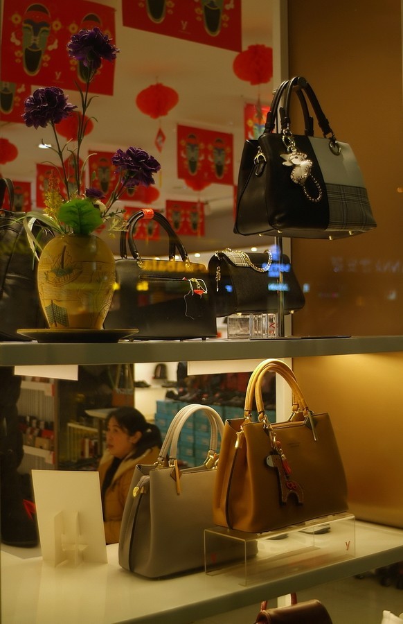 老机之夜拍皮具