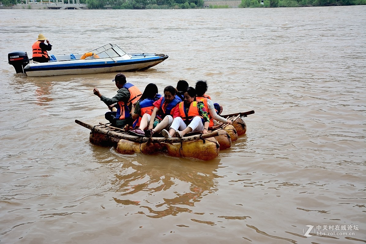 黄河上的羊皮筏子
