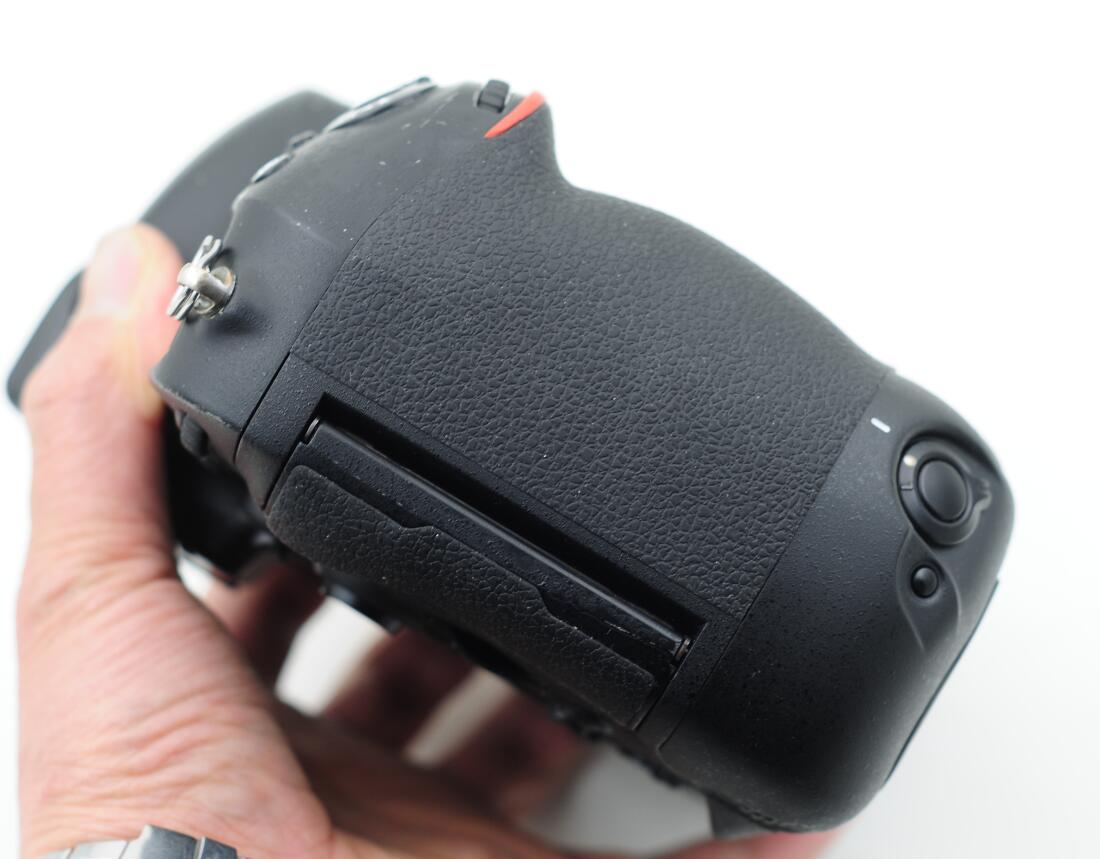 原价五万多的尼康D4终极单反现价仅9800元