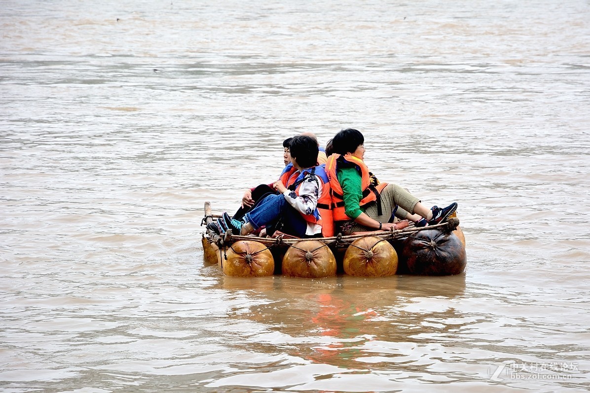 黄河上的羊皮筏子