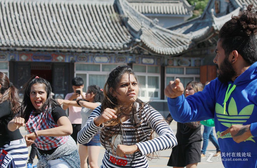 俊男靓女声援狗头帮标题党