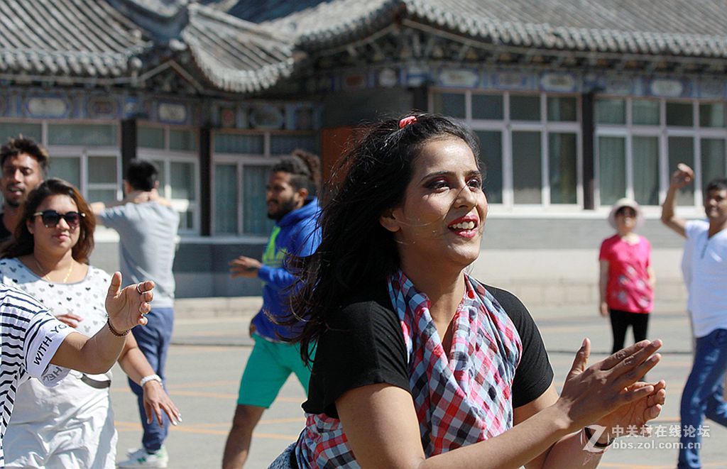 俊男靓女声援狗头帮标题党