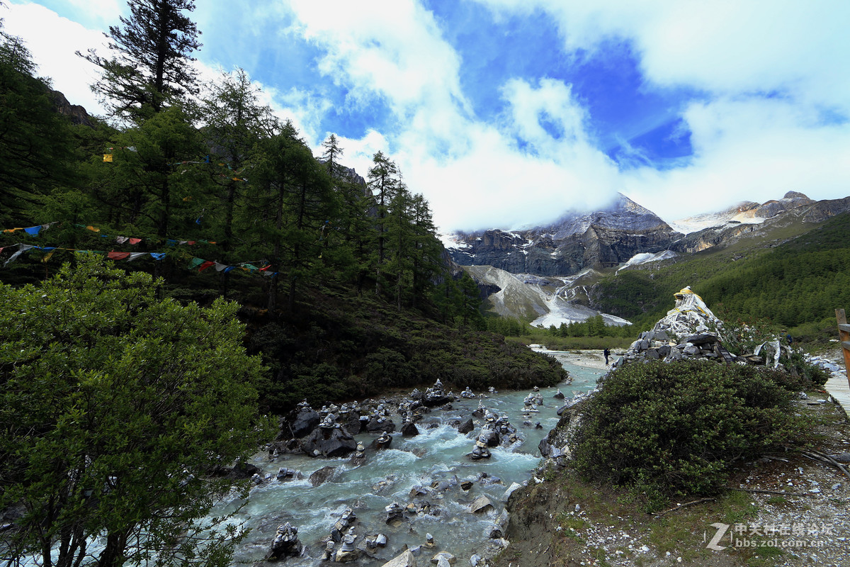 雪山雪峰——亚丁仙乃日、央迈勇、夏诺多吉