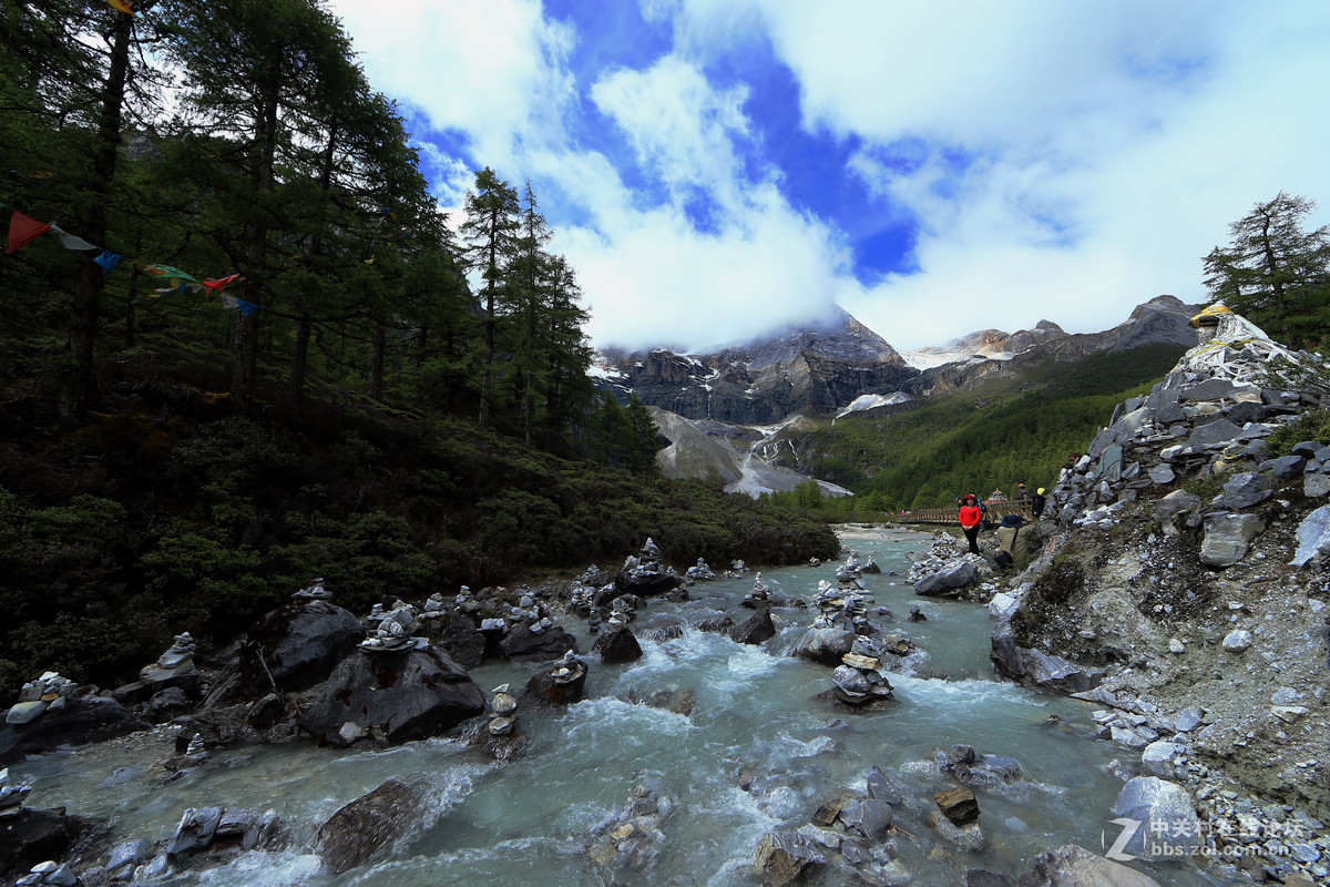 雪山雪峰——亚丁仙乃日、央迈勇、夏诺多吉