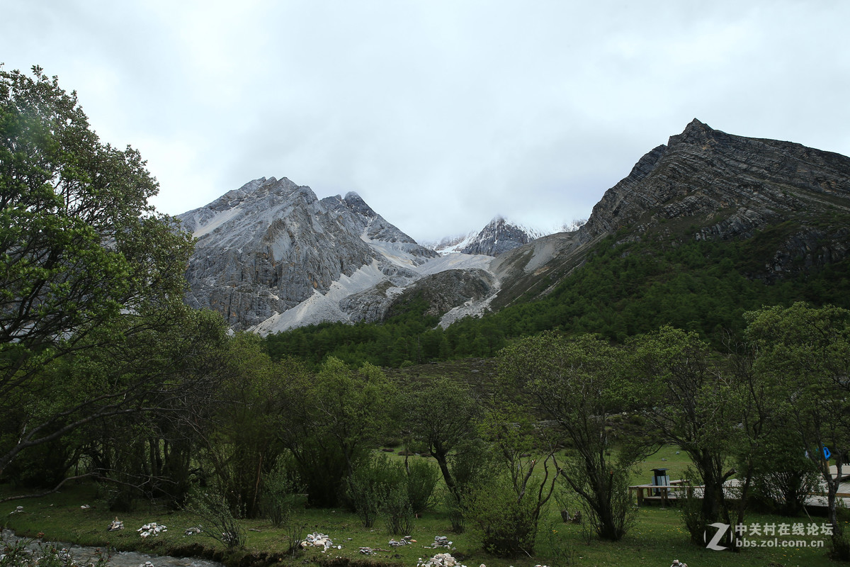 雪山雪峰——亚丁仙乃日、央迈勇、夏诺多吉