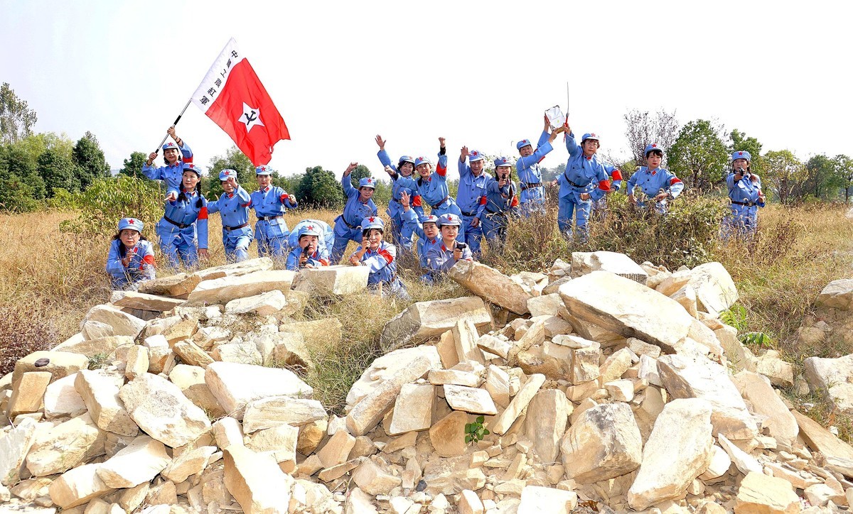 黄陂影视基地大余湾的红军剧情照象拍电视一样玩摄影