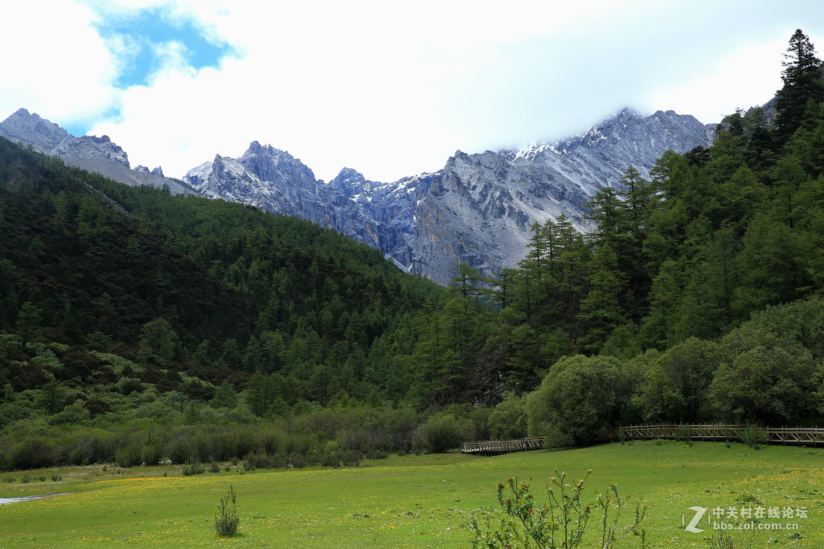 雪山雪峰——亚丁仙乃日、央迈勇、夏诺多吉