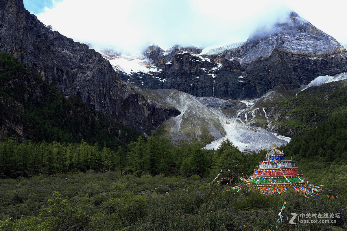 雪山雪峰——亚丁仙乃日、央迈勇、夏诺多吉