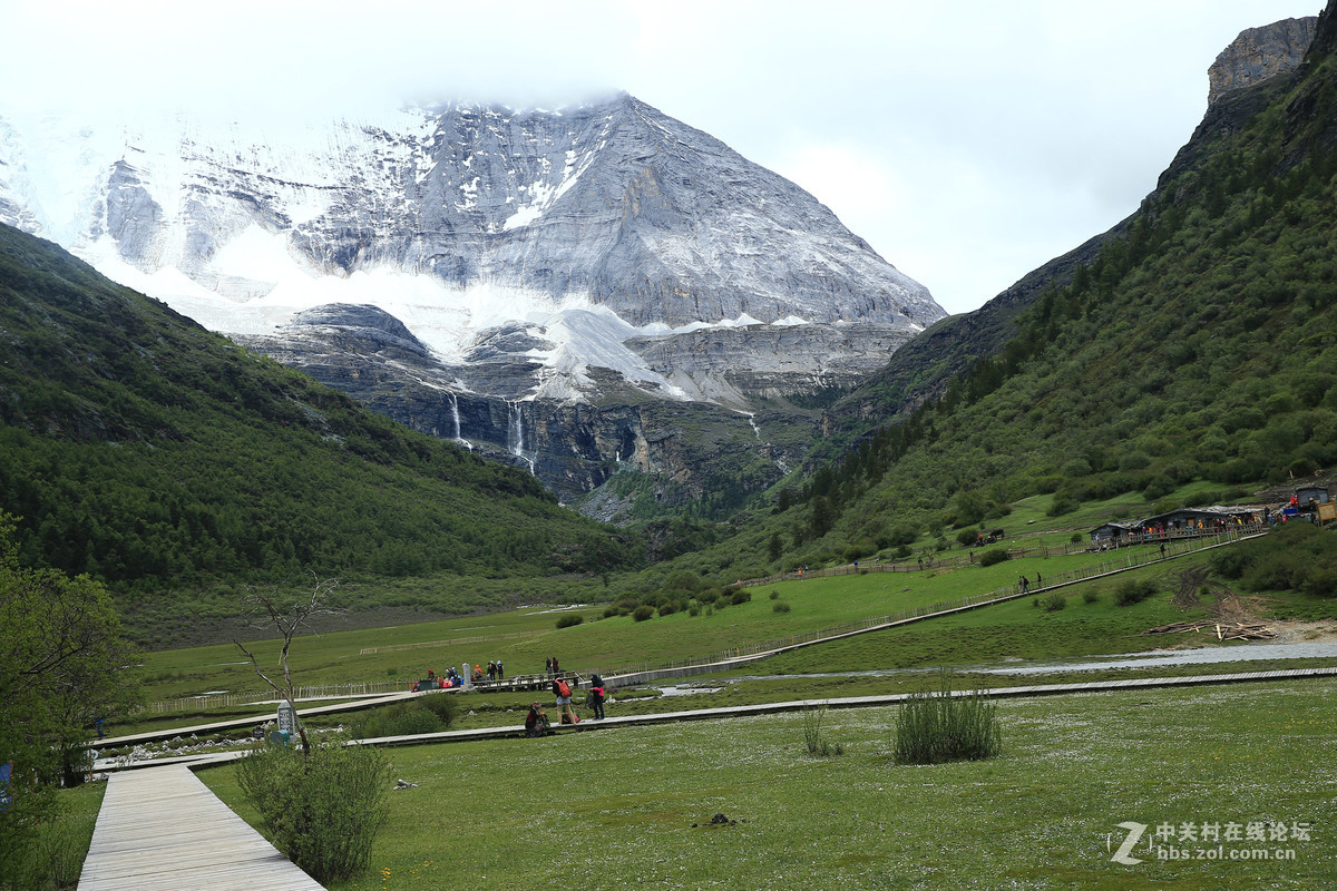 雪山雪峰——亚丁仙乃日、央迈勇、夏诺多吉