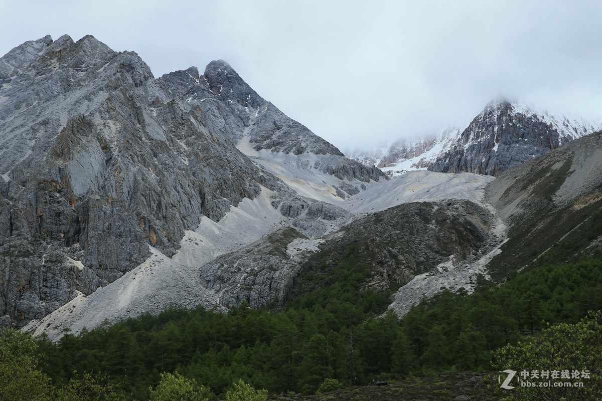 雪山雪峰——亚丁仙乃日、央迈勇、夏诺多吉