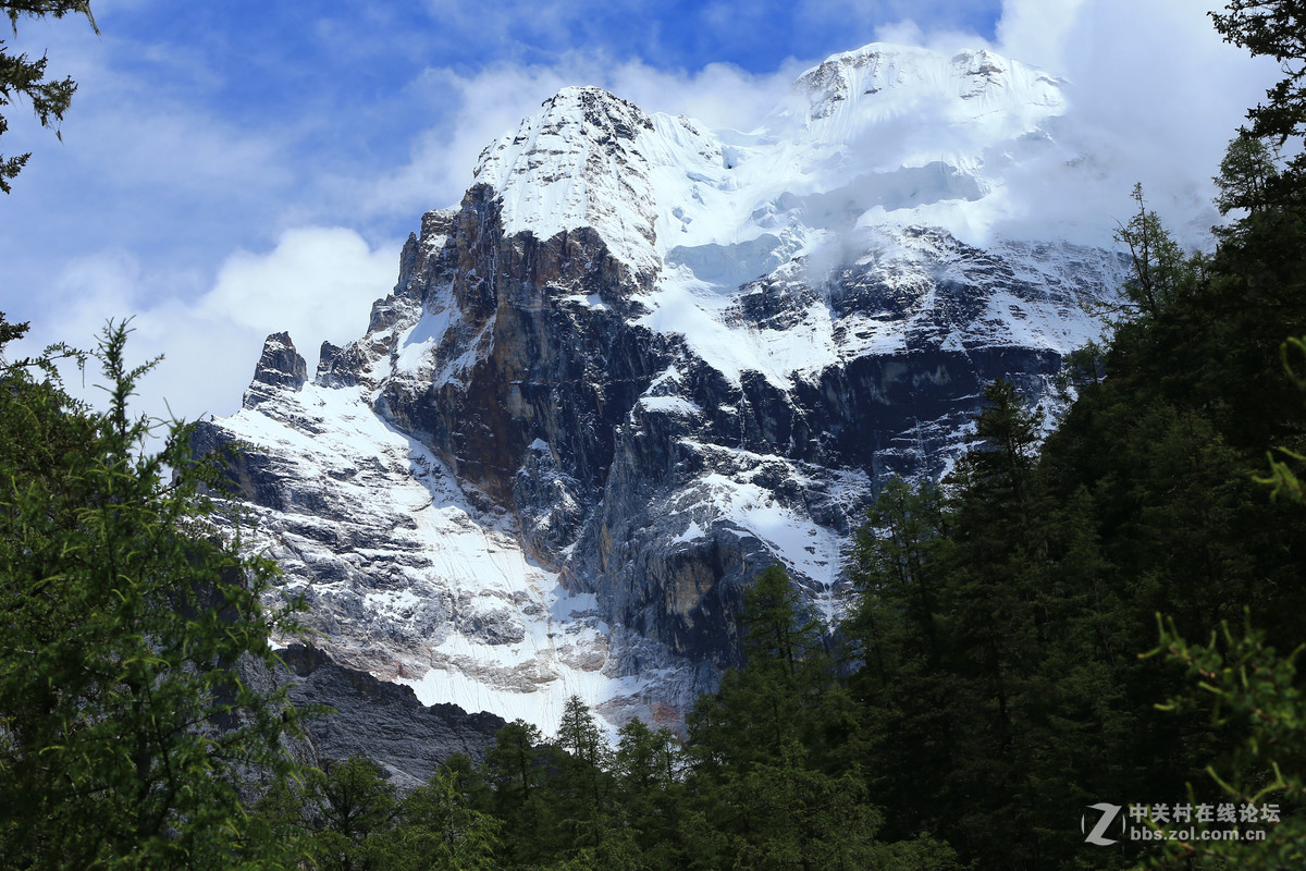 雪山雪峰——亚丁仙乃日、央迈勇、夏诺多吉