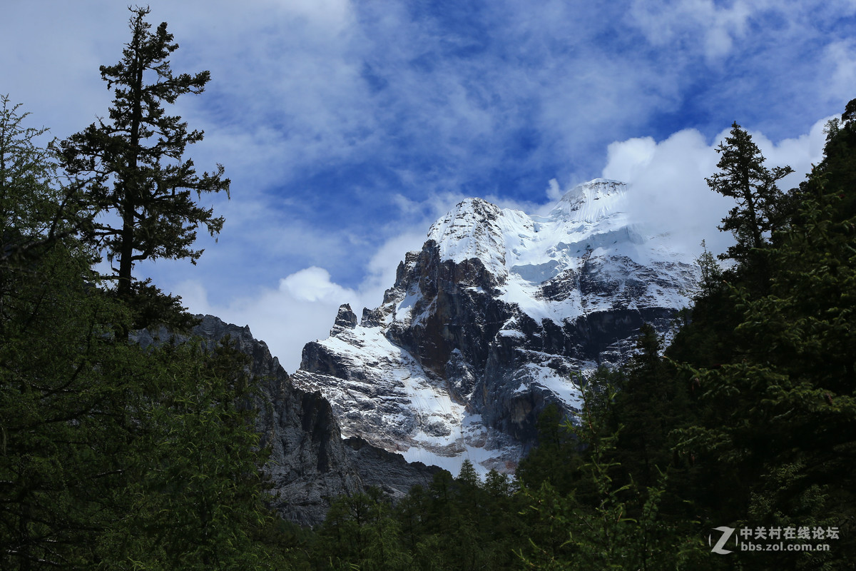 雪山雪峰——亚丁仙乃日、央迈勇、夏诺多吉