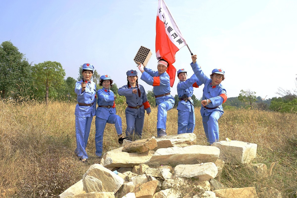 黄陂影视基地大余湾的红军剧情照象拍电视一样玩摄影