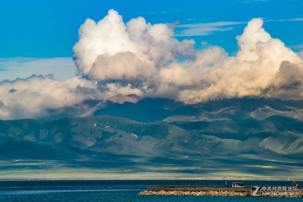 青海湖边