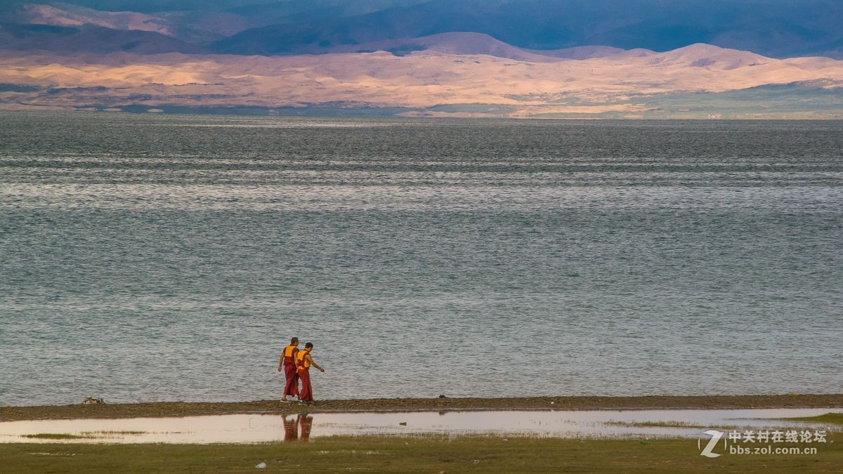 青海湖边