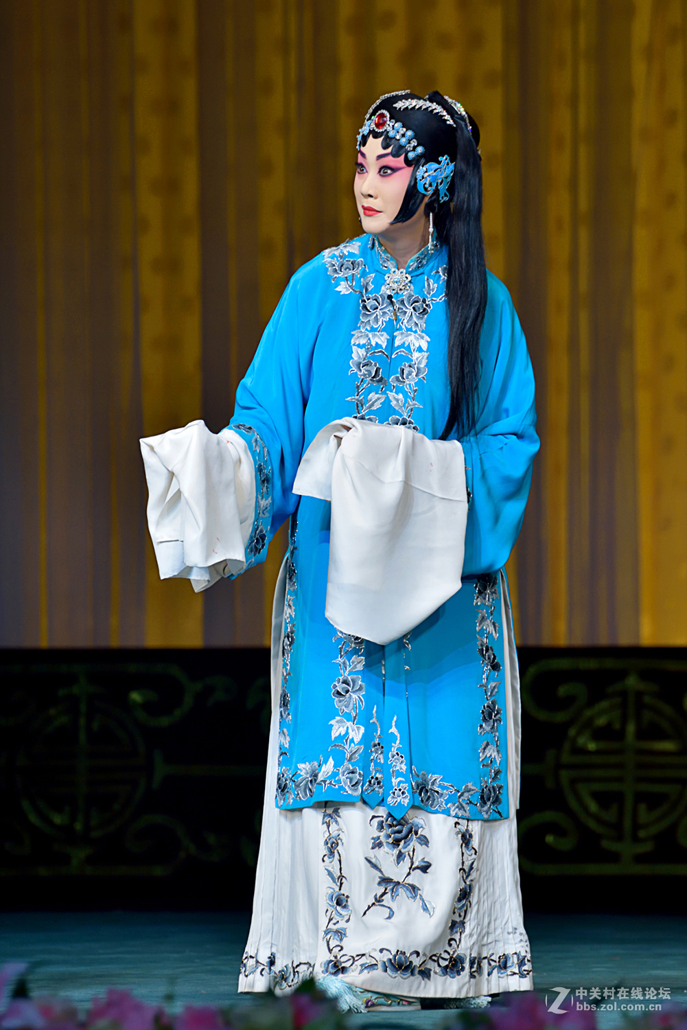 天津京剧团王艳在乾坤福寿镜中饰演的胡氏