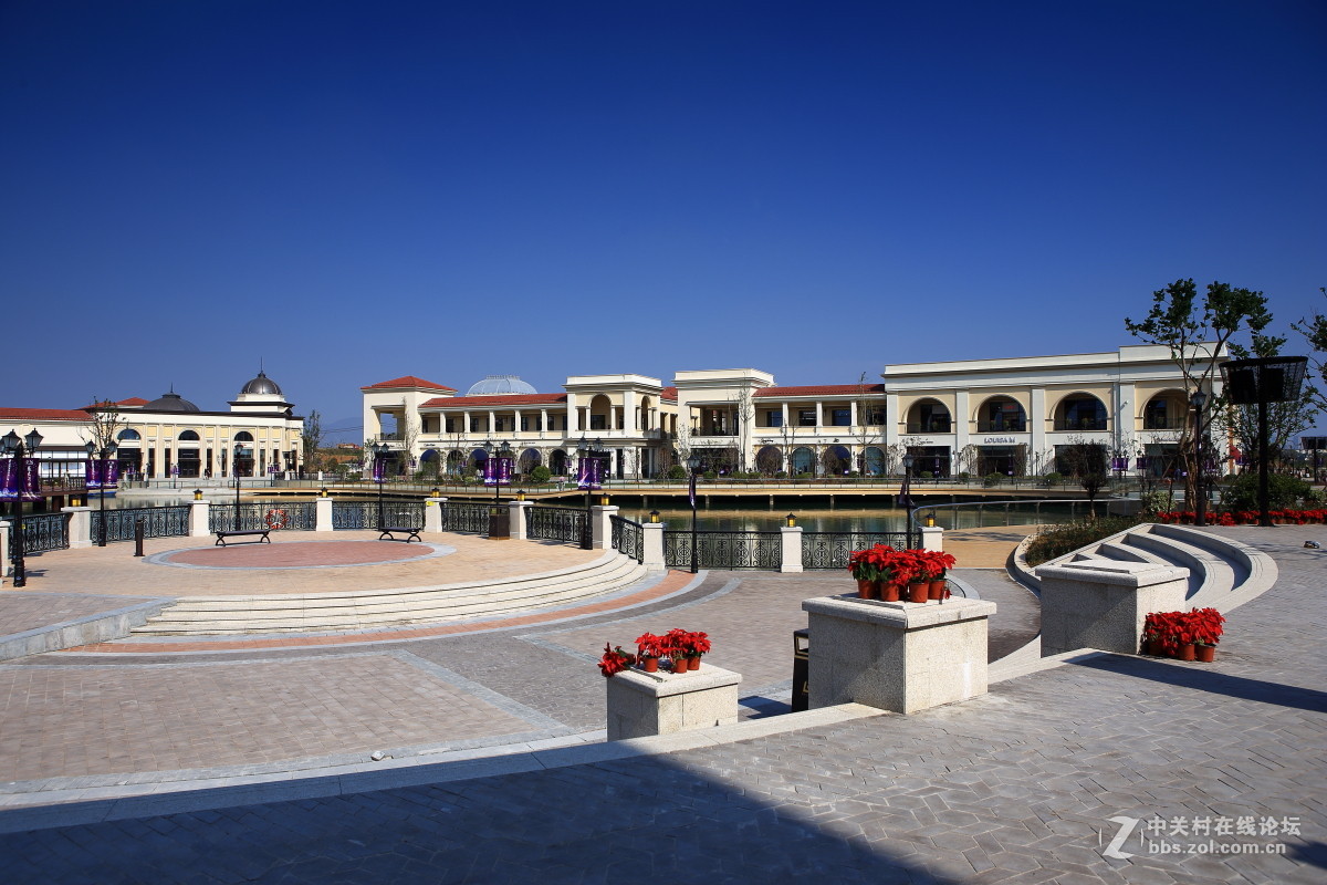 江宁汤山百联奥特莱斯广场