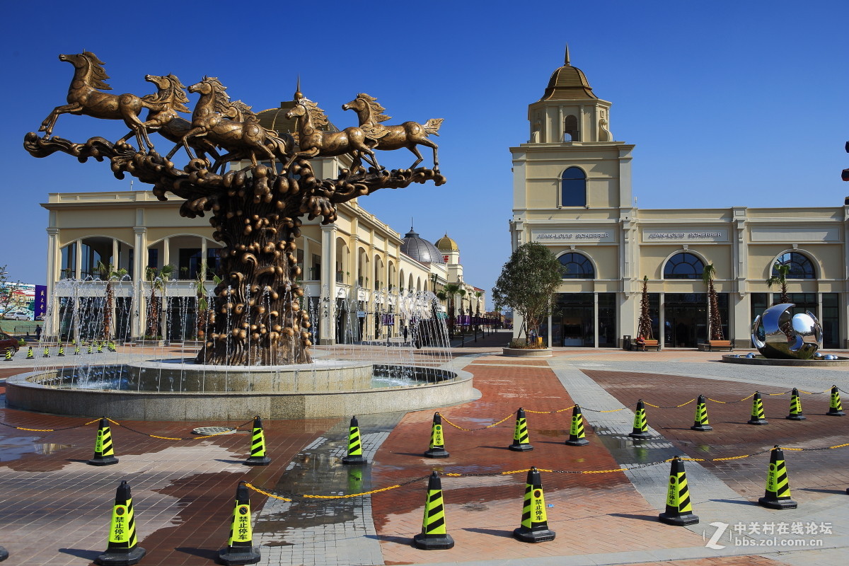 江宁汤山百联奥特莱斯广场
