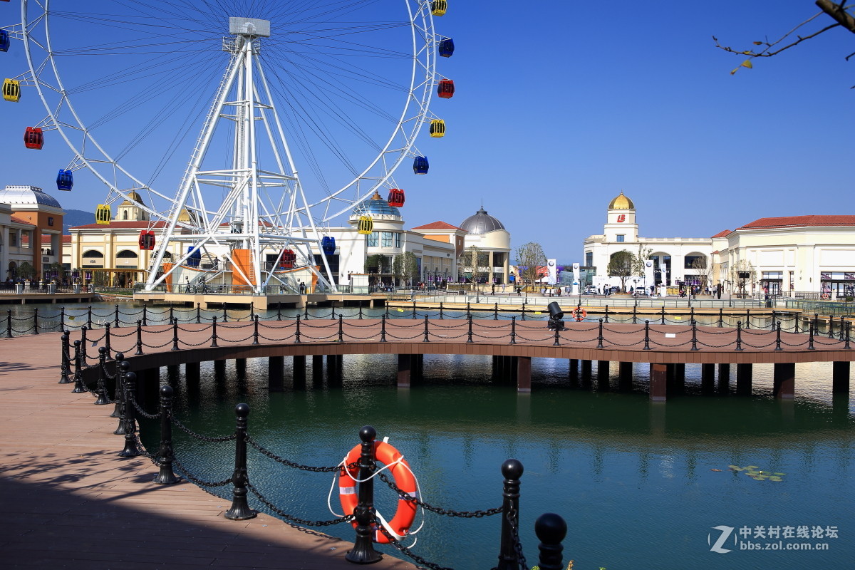 江宁汤山百联奥特莱斯广场