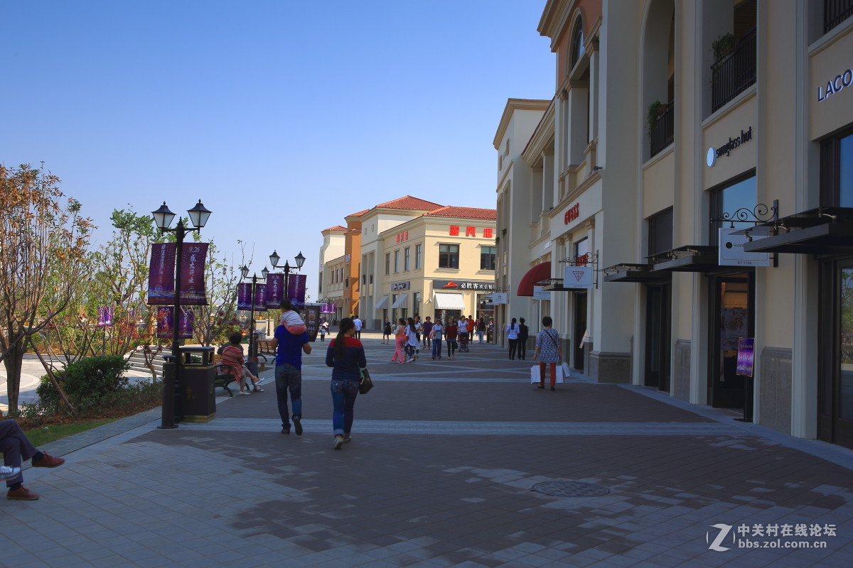 江宁汤山百联奥特莱斯广场