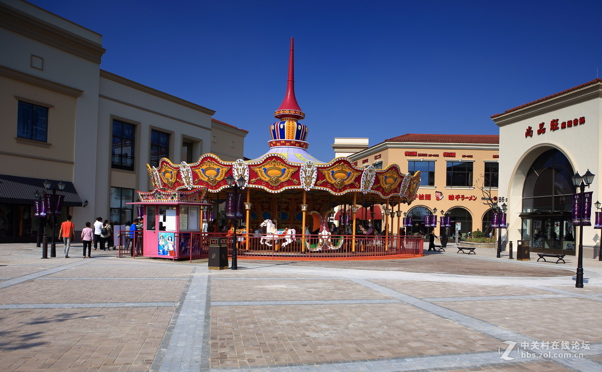 江宁汤山百联奥特莱斯广场