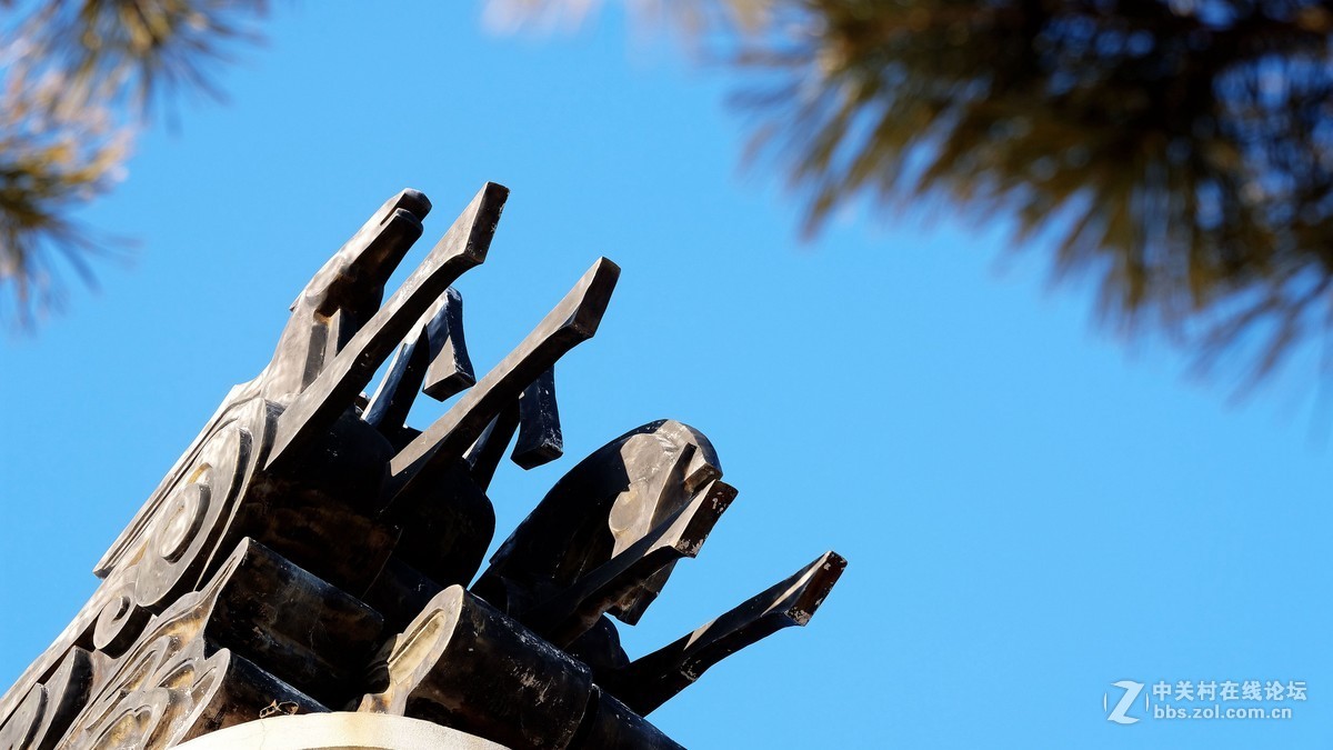 鄂伦春广场主标雕塑【驯鹿】