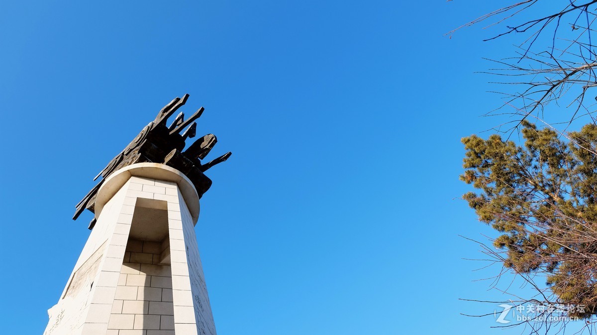 鄂伦春广场主标雕塑【驯鹿】