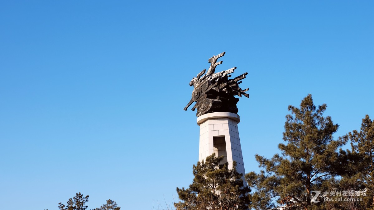 鄂伦春广场主标雕塑【驯鹿】