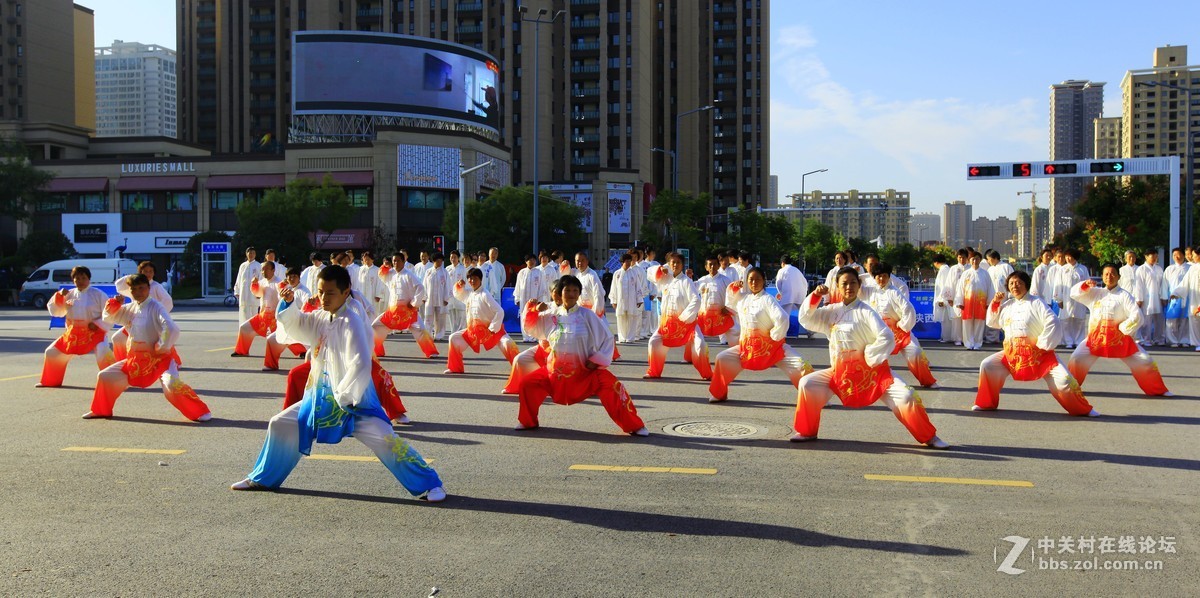 广角拍渭南社区舞蹈队演出